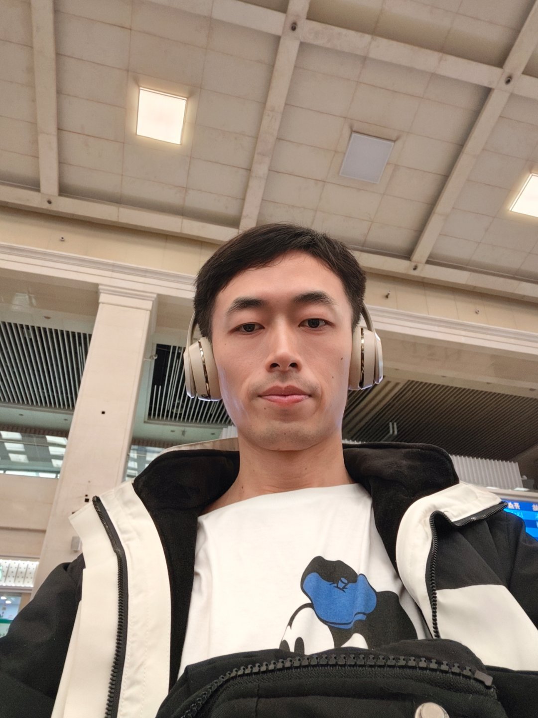 到武汉站了，转地铁🚇去汉口火车站!空的地铁直接装满了，好多人! 武汉·武汉站