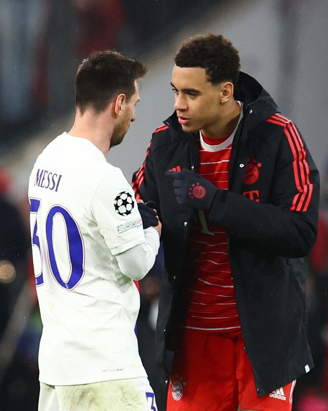 【偶像的力量🤩】穆西亚拉谈到梅西在科帕奖投票给他：“我认为这是一项巨大的荣誉。