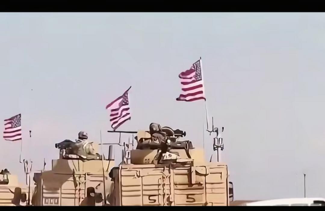 特朗普在他的椭圆形办公室里大发雷霆，咆哮着，在社交媒体疯狂吐槽，"没有美国，北约