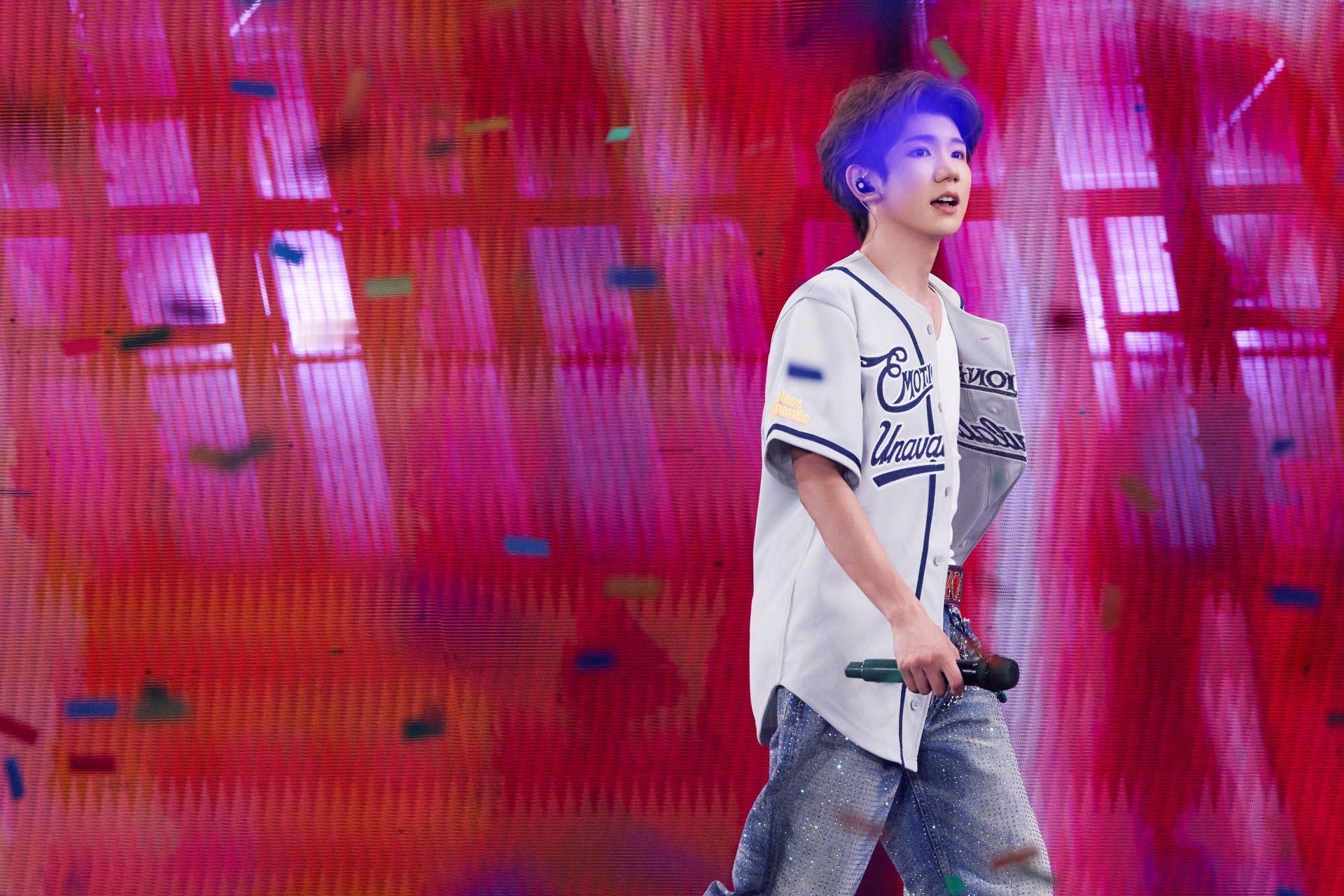 王源成都演唱会连开2场 喜讯传来！演唱会成都站顺利过审，9月19日、20日双场连