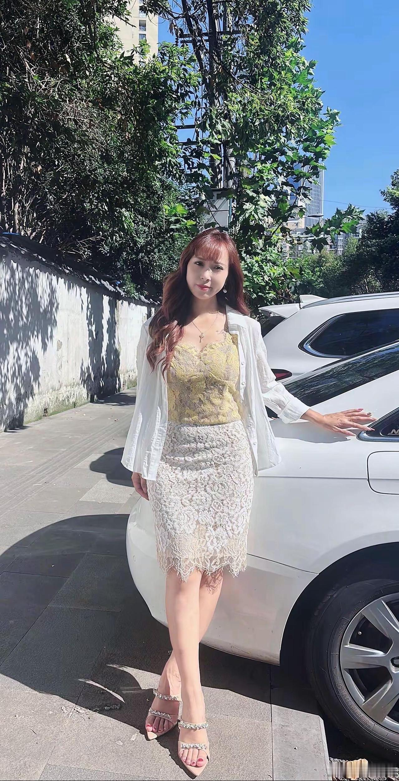 别忘了我曾拥有你，你也曾爱过我。”王杰一开口，全是爱而不得、终究走散的心酸。王杰