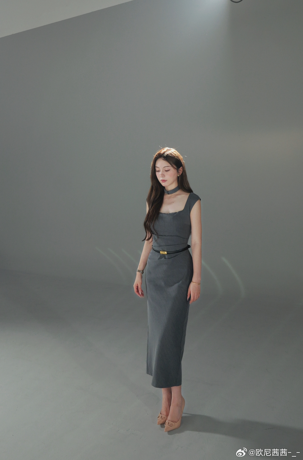 我也发一个吧，我拍的这个车的颜色太难拍出他本来的美了。必须得看实车。蔚来es9欧