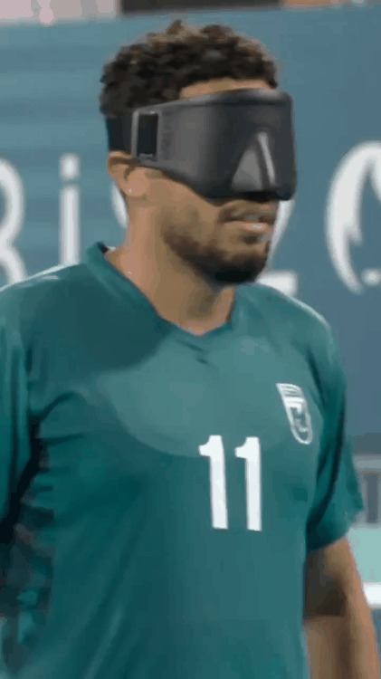 残奥会盲人足球的点球大战，用耳朵“踢”足球，让人大开眼界！

在点球大战中，裁判