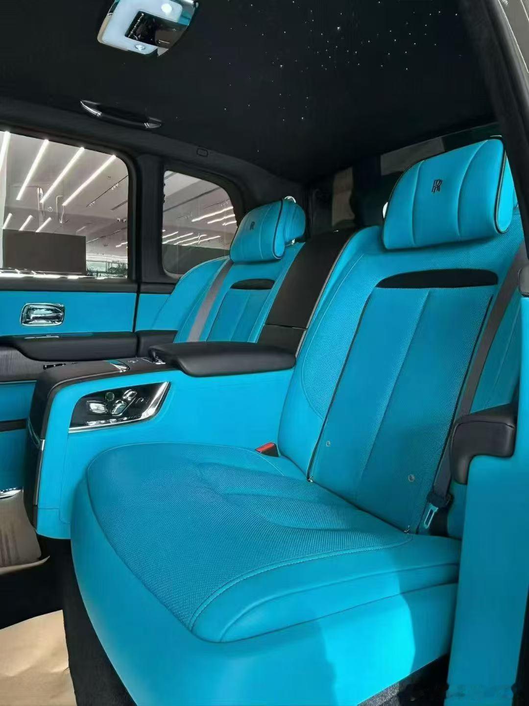 劳斯莱斯库里南四座满天星BB版，25款，黑/绿松石，一手、100公里…… 