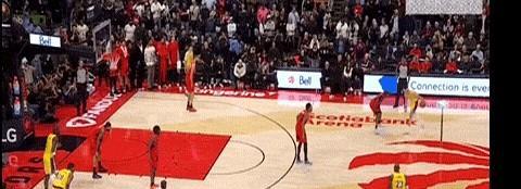 1297场得分上双，像一座老山。
他在最后1.5秒，把球递给了八村塁。
那一刻，