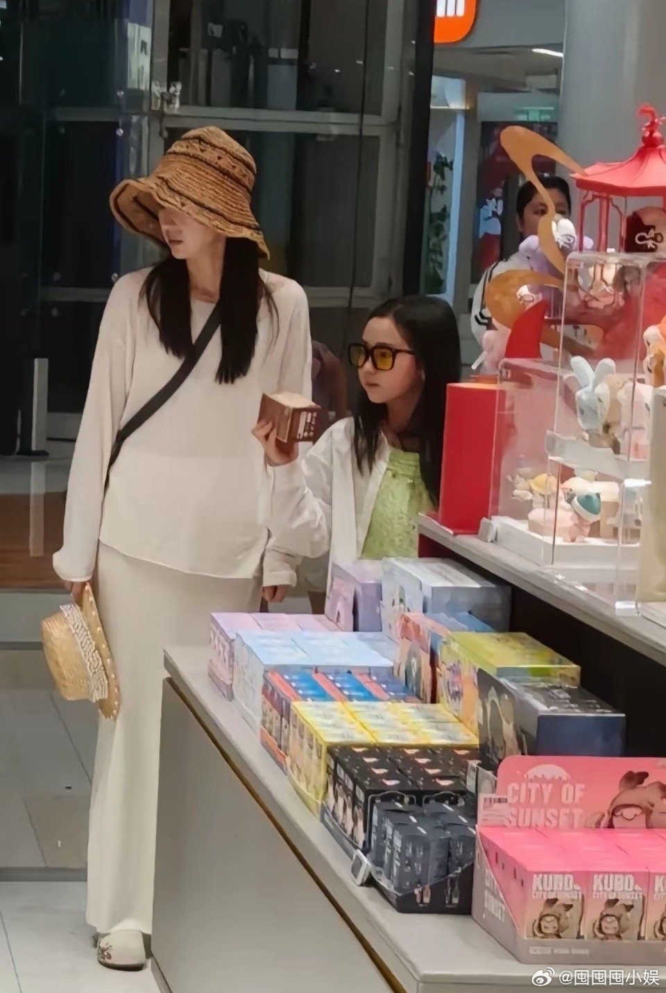 网友三亚偶遇董璇张维伊小酒窝三亚偶遇董璇小酒窝张维伊网友三亚偶遇董璇张维伊小酒窝