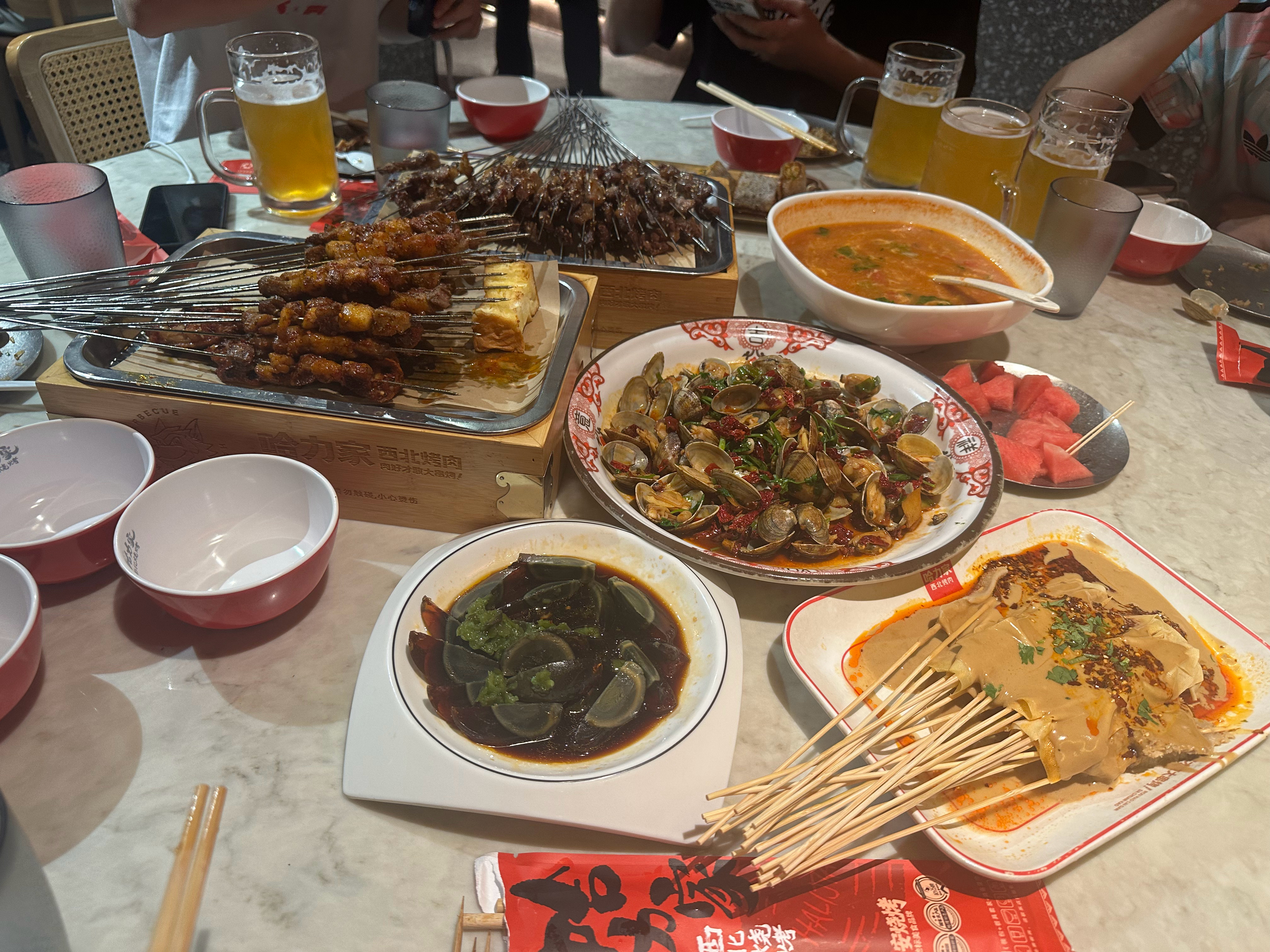生日选歌和生日周边都是天才的我们xykw😭😭😭，下班吃个烤肉吧，真的迫不及