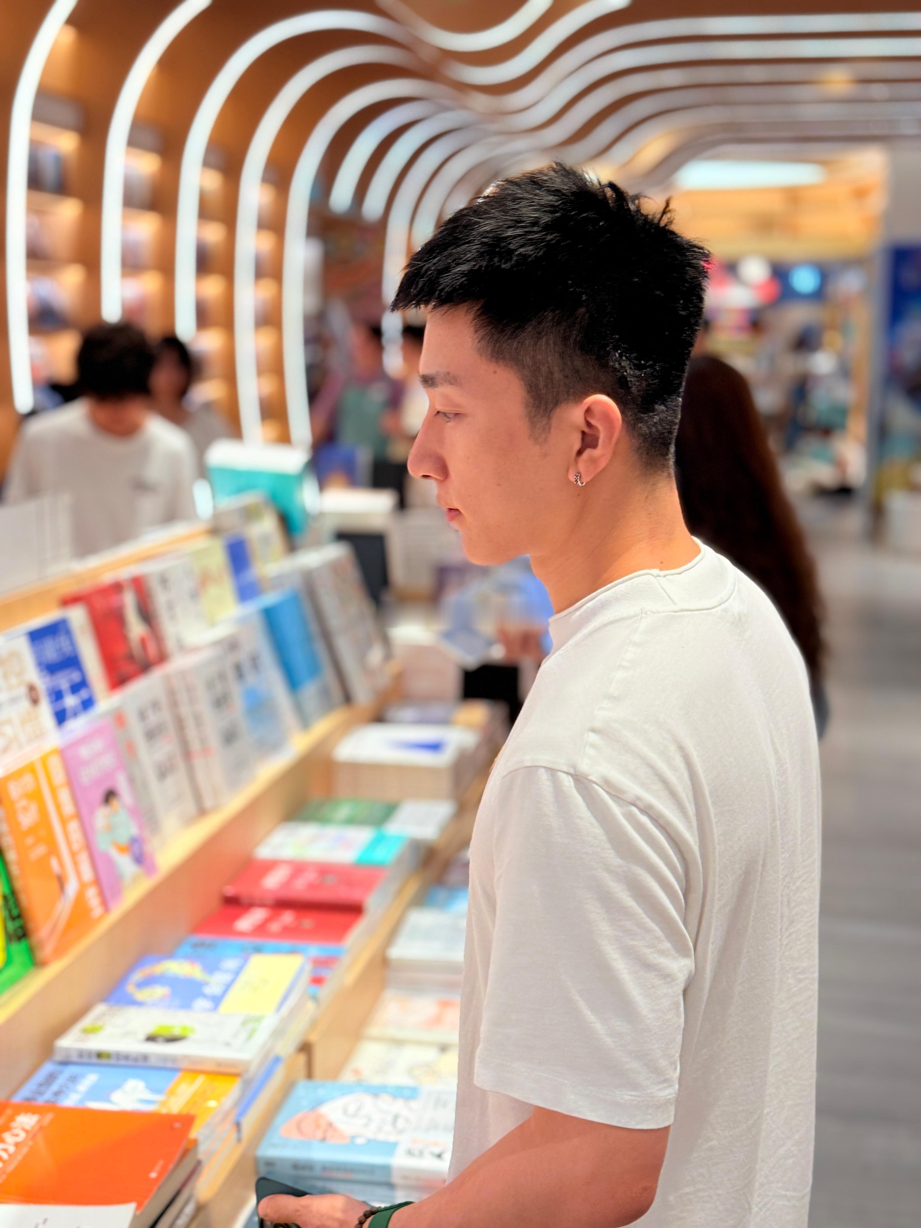 广东这雨下的，只能在室内活动活动了！[捂嘴哭][捂嘴哭]小帅Craft[超话] 
