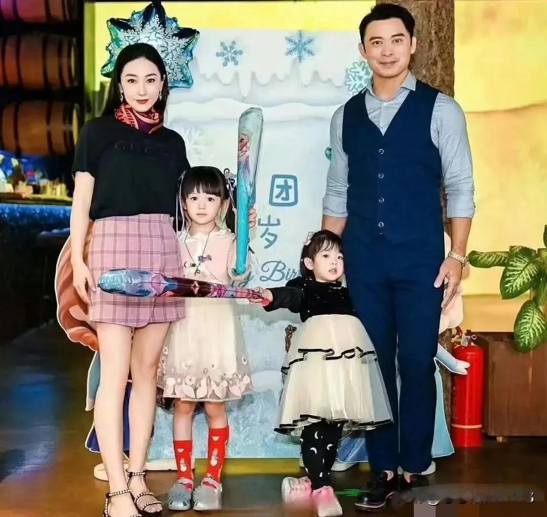 樊少皇，浓眉大眼，真是个帅气的汉子。想当年他在《天龙八部》里演的虚竹小僧，年轻时