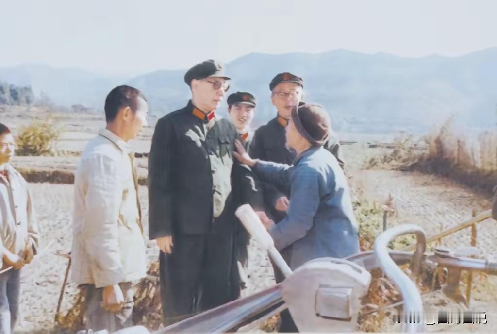 老将军虽然身居高位，依旧心系故乡！