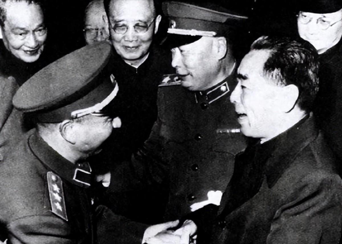 1975年杨勇请4位元勋夫人游玩新疆，江青大怒，杨：你来我还不理呢

“杨司令，