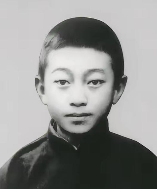 1921年，福州名手林贻堂和人下围棋，赌注是五块银元，占尽上风之时，一个7岁的小