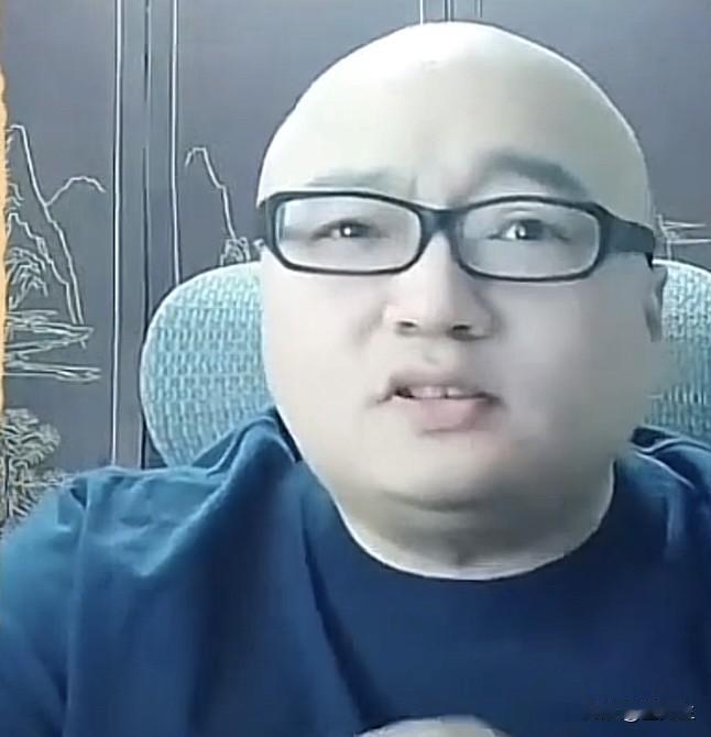 职业刚黑“我就是个码字的说：
郭德纲是他举报的，大家都要感谢他。
[大笑][大笑
