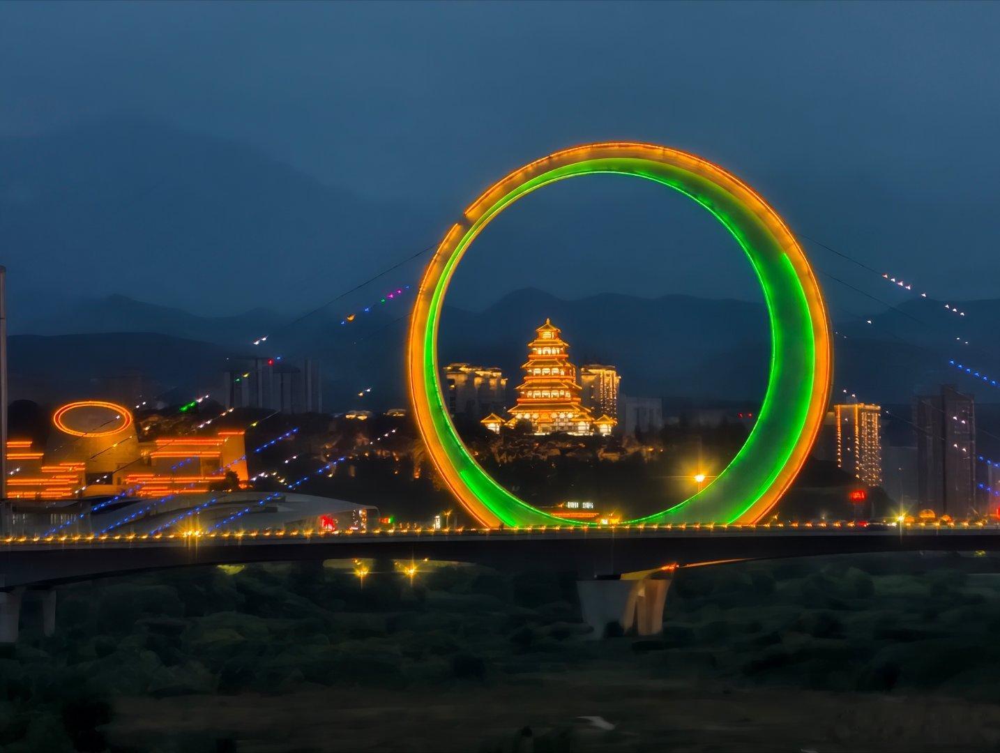 石鼓阁与团结桥，藏着宝鸡最美的夜景。 