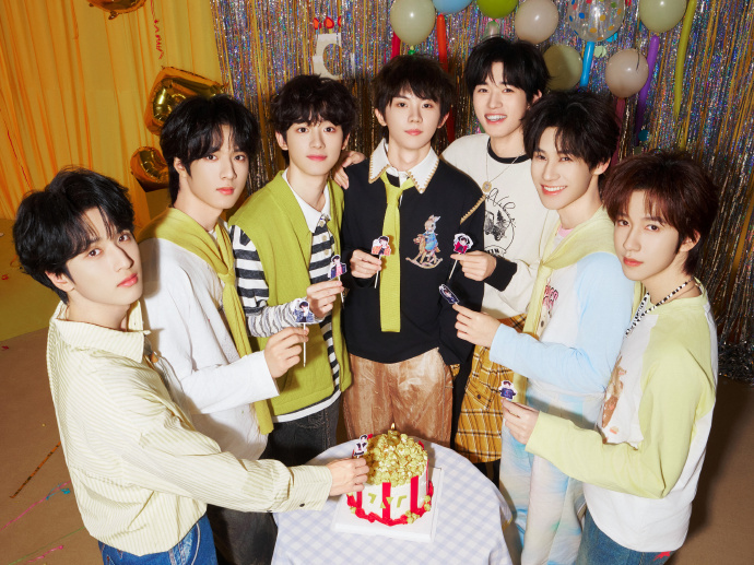 时代少年团五周年盛大聚会  时代少年团五周年回忆杀    在重庆看到时代少年团五