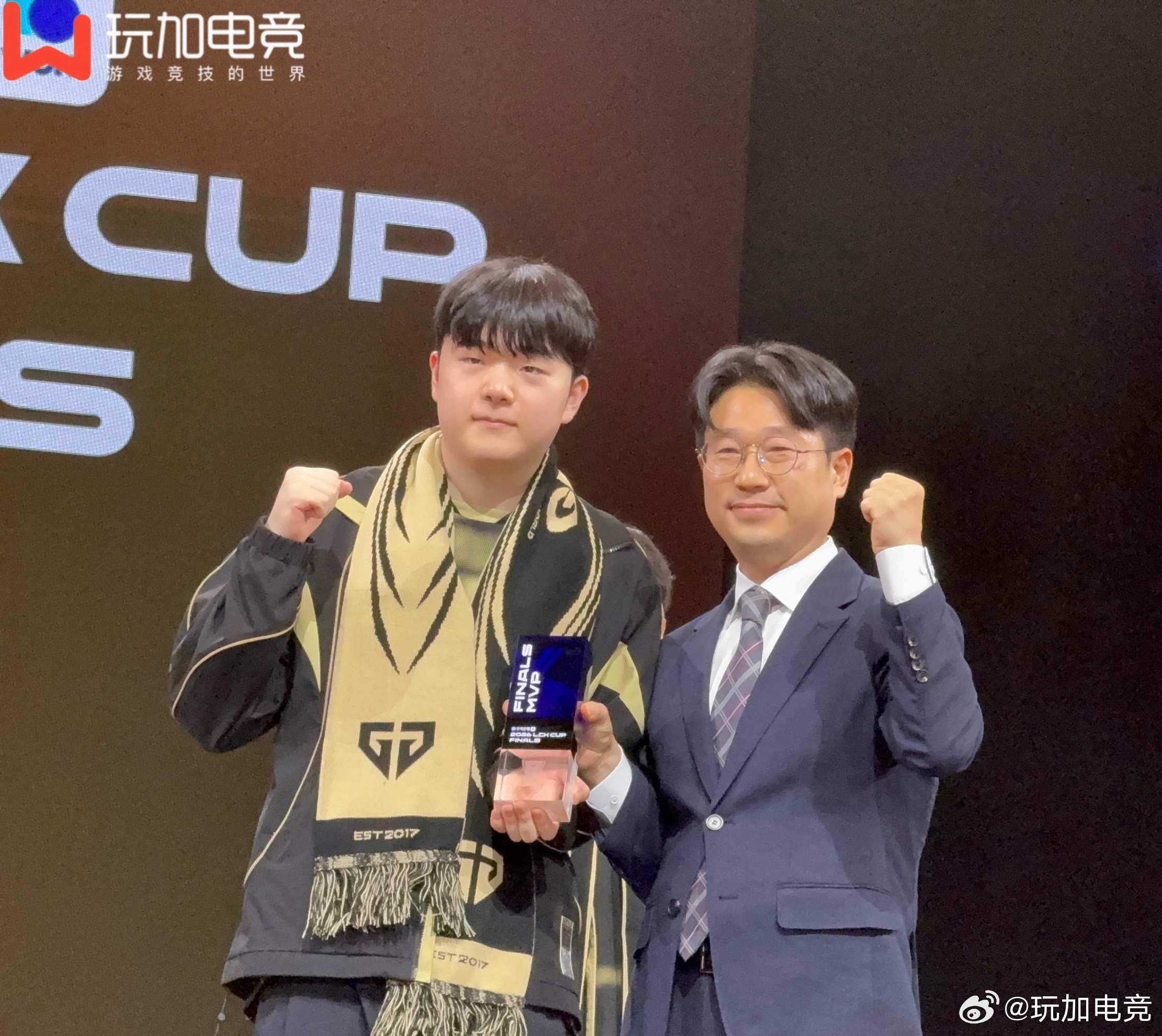 恭喜敷敷获得FMVPgen获得lck杯冠军gen零封bfx夺冠canyon获20