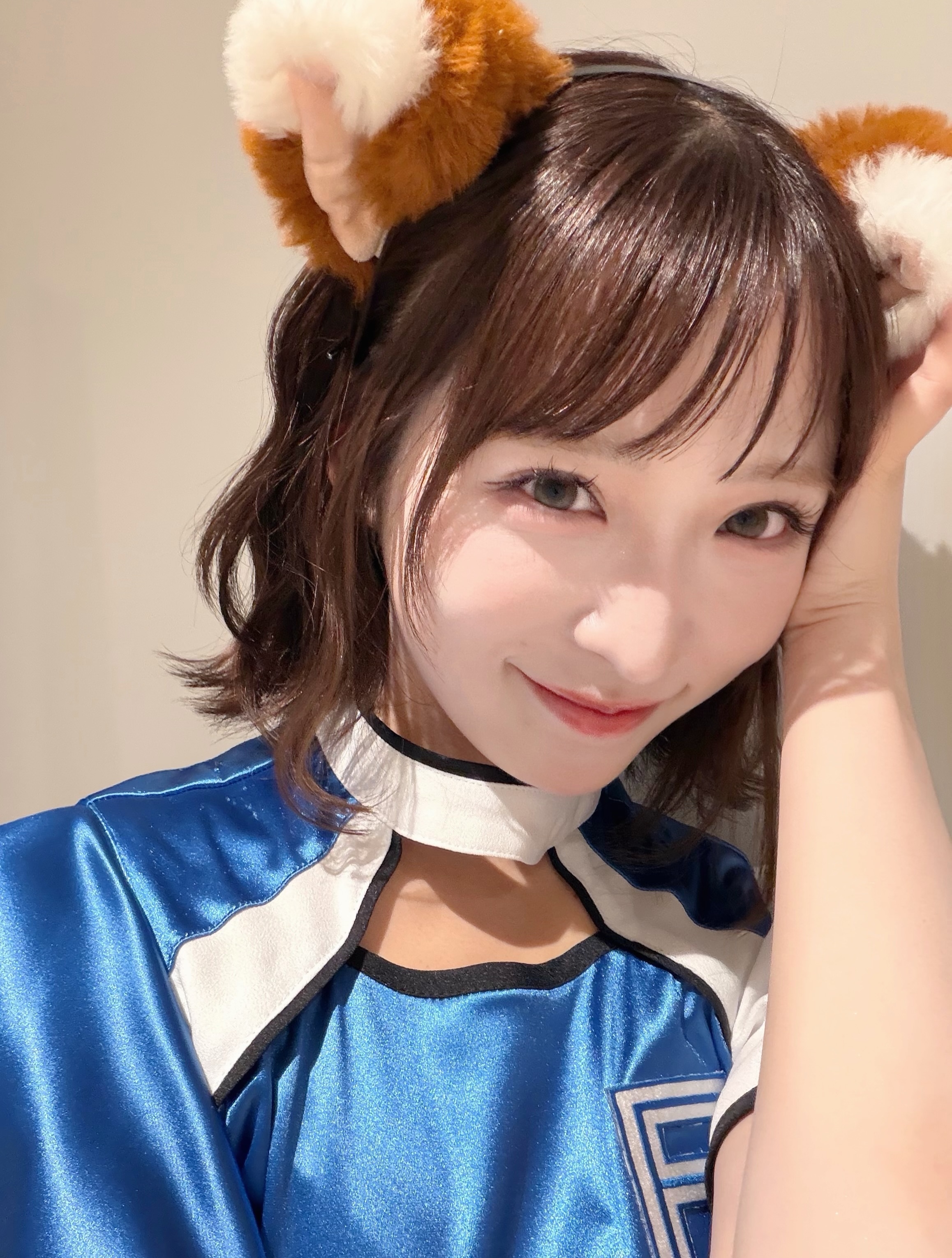 【新闻】AKB48小栗有以 AKB48 成员小栗有以公开了幕后花絮照。她更新了自