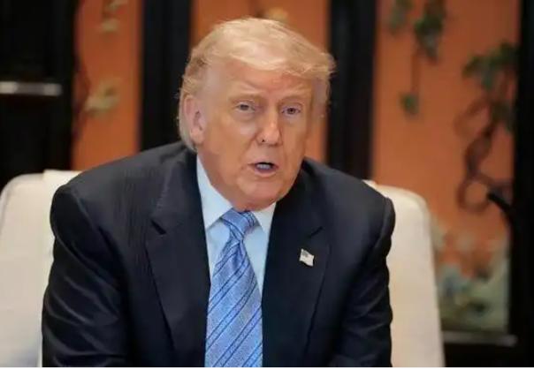国际政治剥开看，其实就是一本生意经。
G7峰会刚落幕，特朗普的套路就藏不住了。上