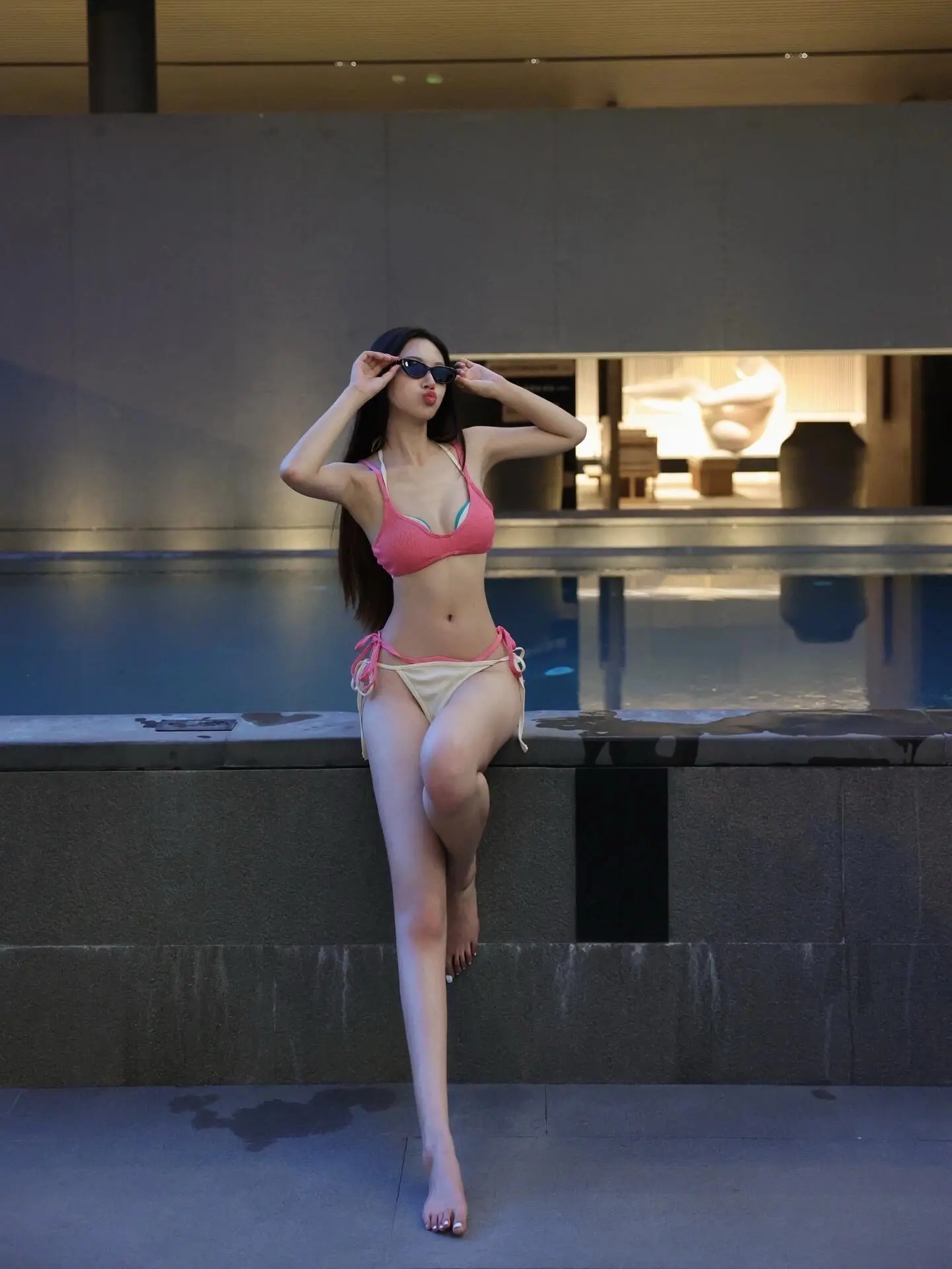 猜猜我是在等晚风，还是在等你？ 评论区告诉我，你最喜欢哪一张～