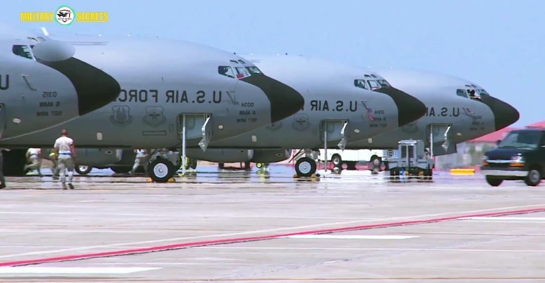 美伊谈判前夕，伊朗高调展示"霍拉姆沙赫尔-4"导弹，射程2000公里的威慑能力本