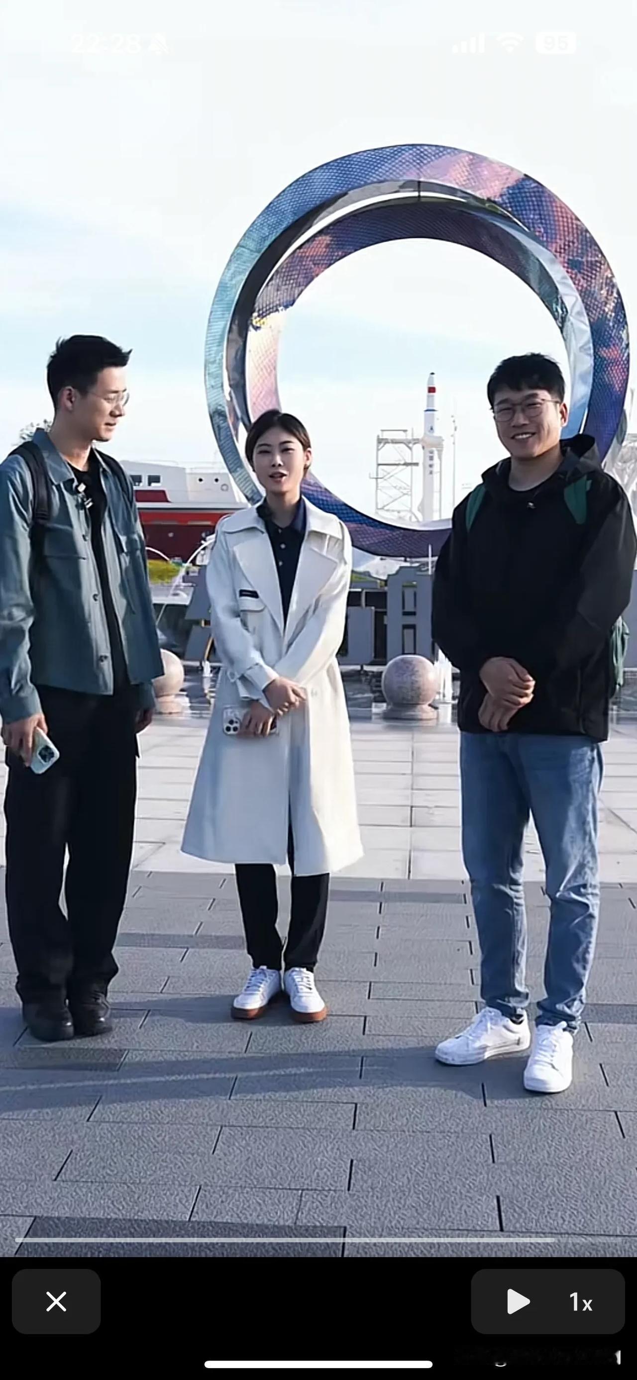 哪有一己之力，没有团队的努力，一次次外场怎么能够顺利进行？

东方甄选现在全方位