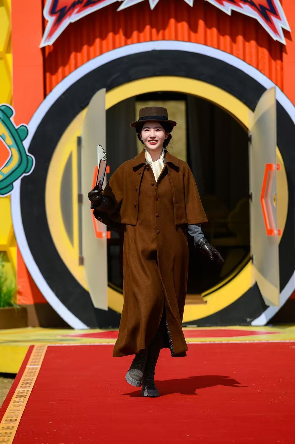 复古礼帽+优雅身段，一出场就梦回经典！不必全像，三分神韵已是绝杀，杨子姗版十三姨