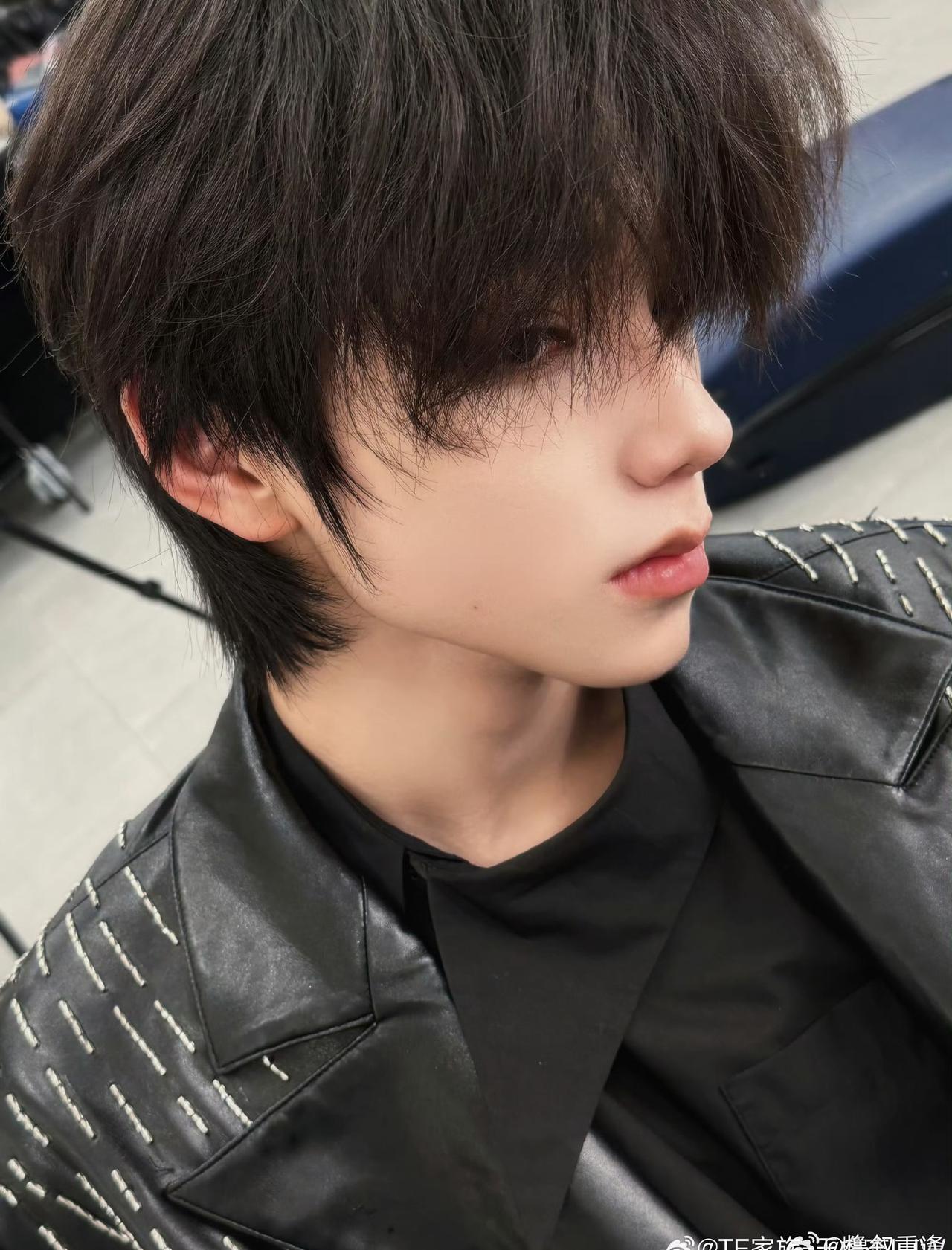 wlj王橹杰 楼内唯一碧色系 

🩵🩵🩵以青春之名✨赴梦想之约📘期待《我