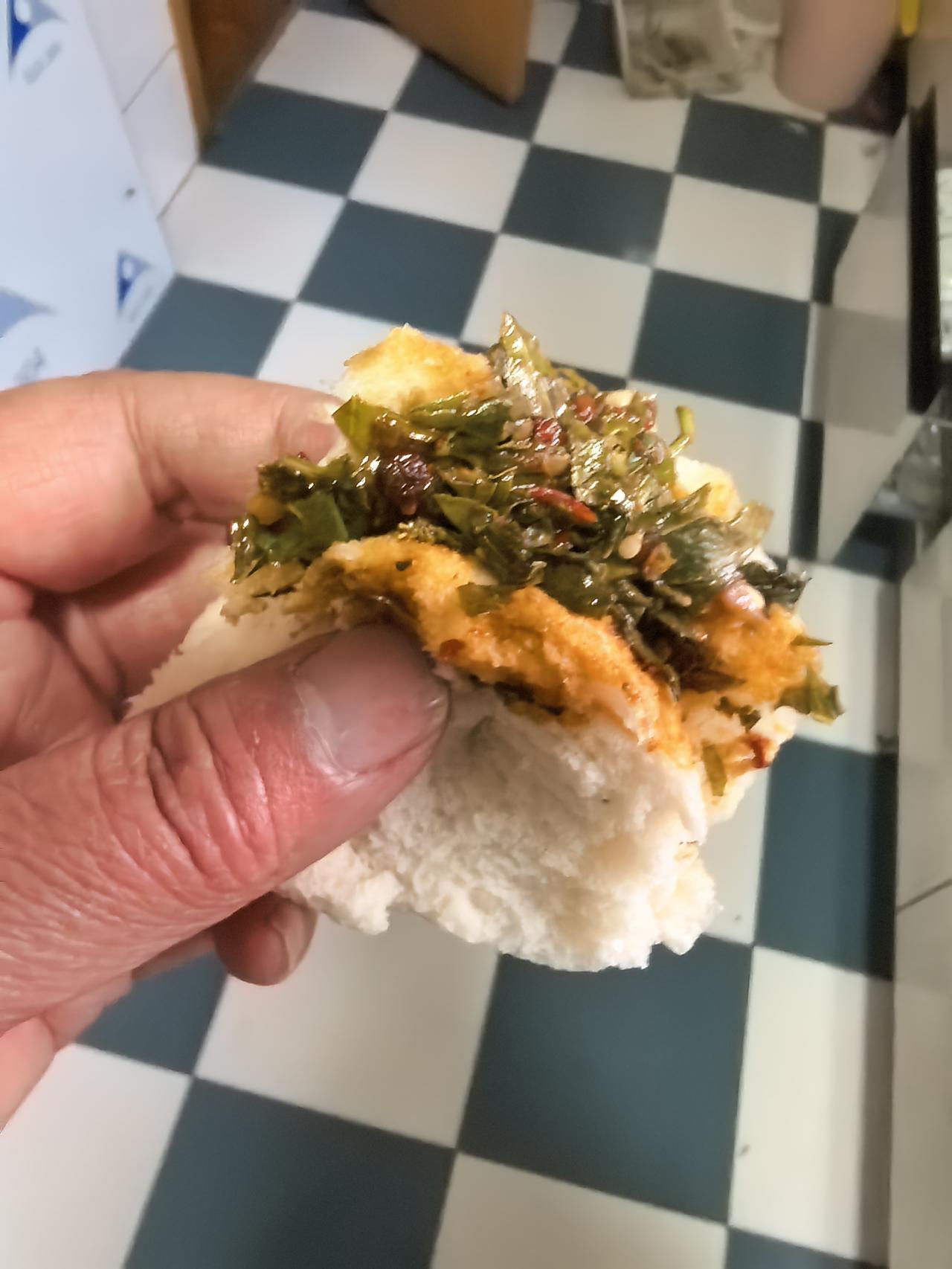 条友关心的今天吃啥鲜后续来了，今天吃的花椒芽。

昨天下午原来的溜友自由活动，我