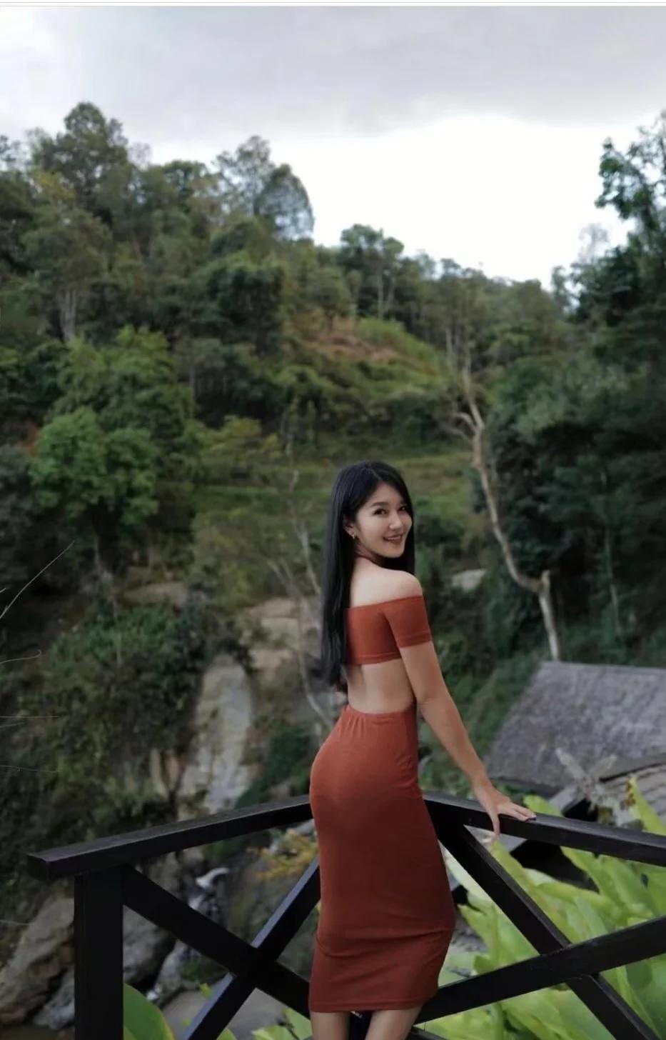 朋友之间，越简单越好，这是一种交际的至高境界，是另一种深刻，是另一种清醒。