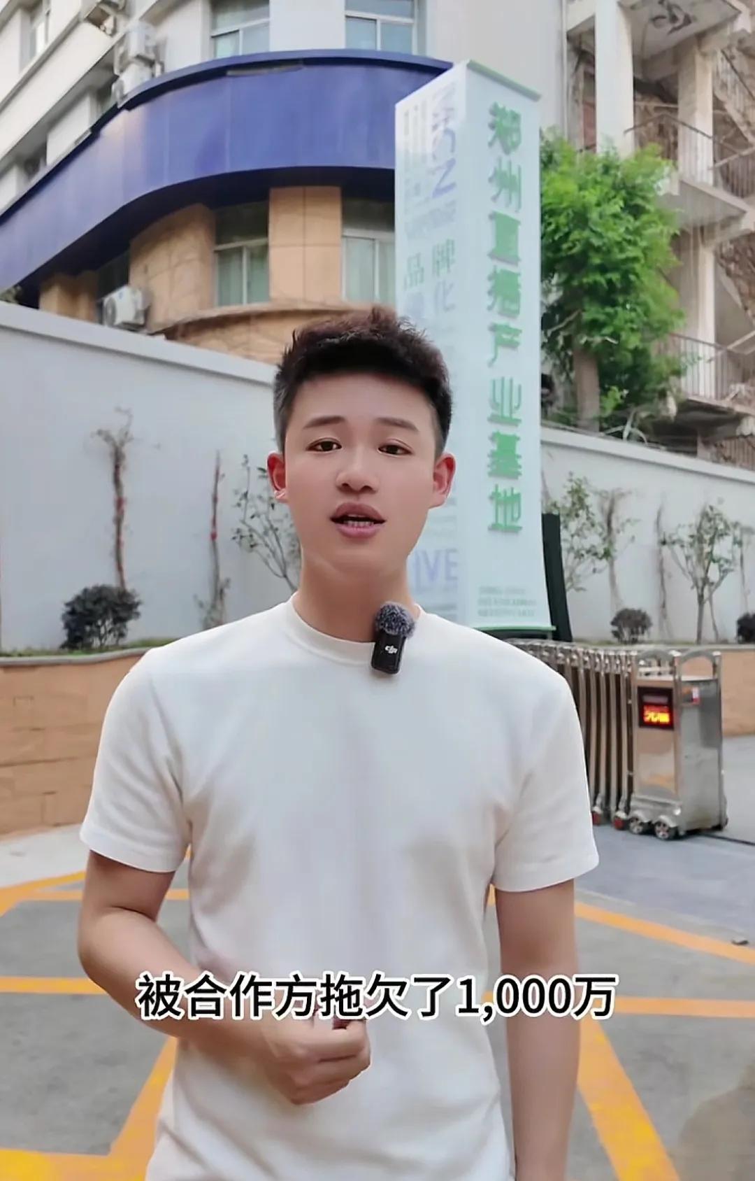 怎么还在内涵前东家？

一直不懂这个孟和颍

怎么就没人管啊

前东家的世界里，