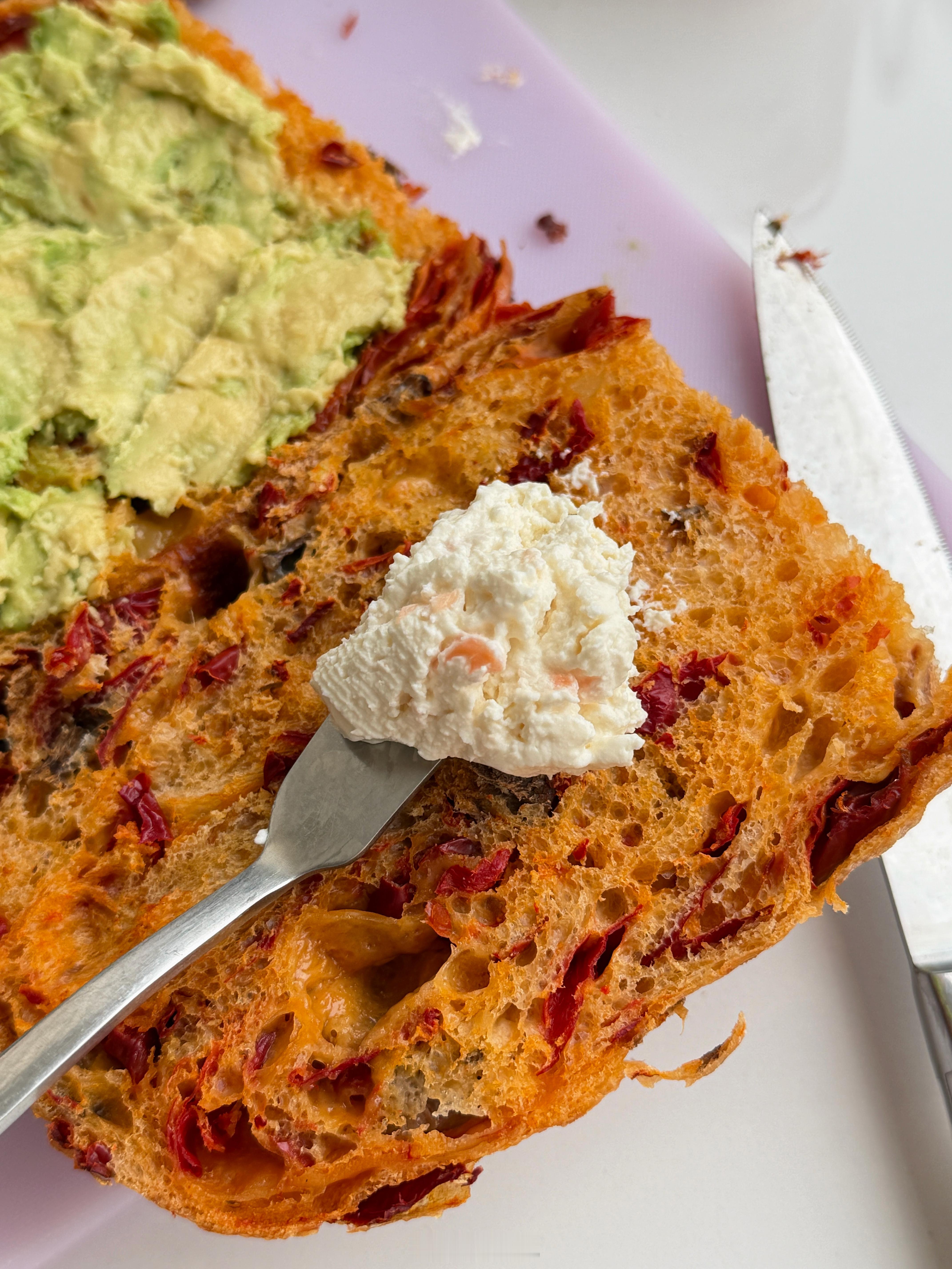 阴天真的不想出门，尤其是大姨妈来了，更不想挪窝！早上起床做个三明治对付一口，一家