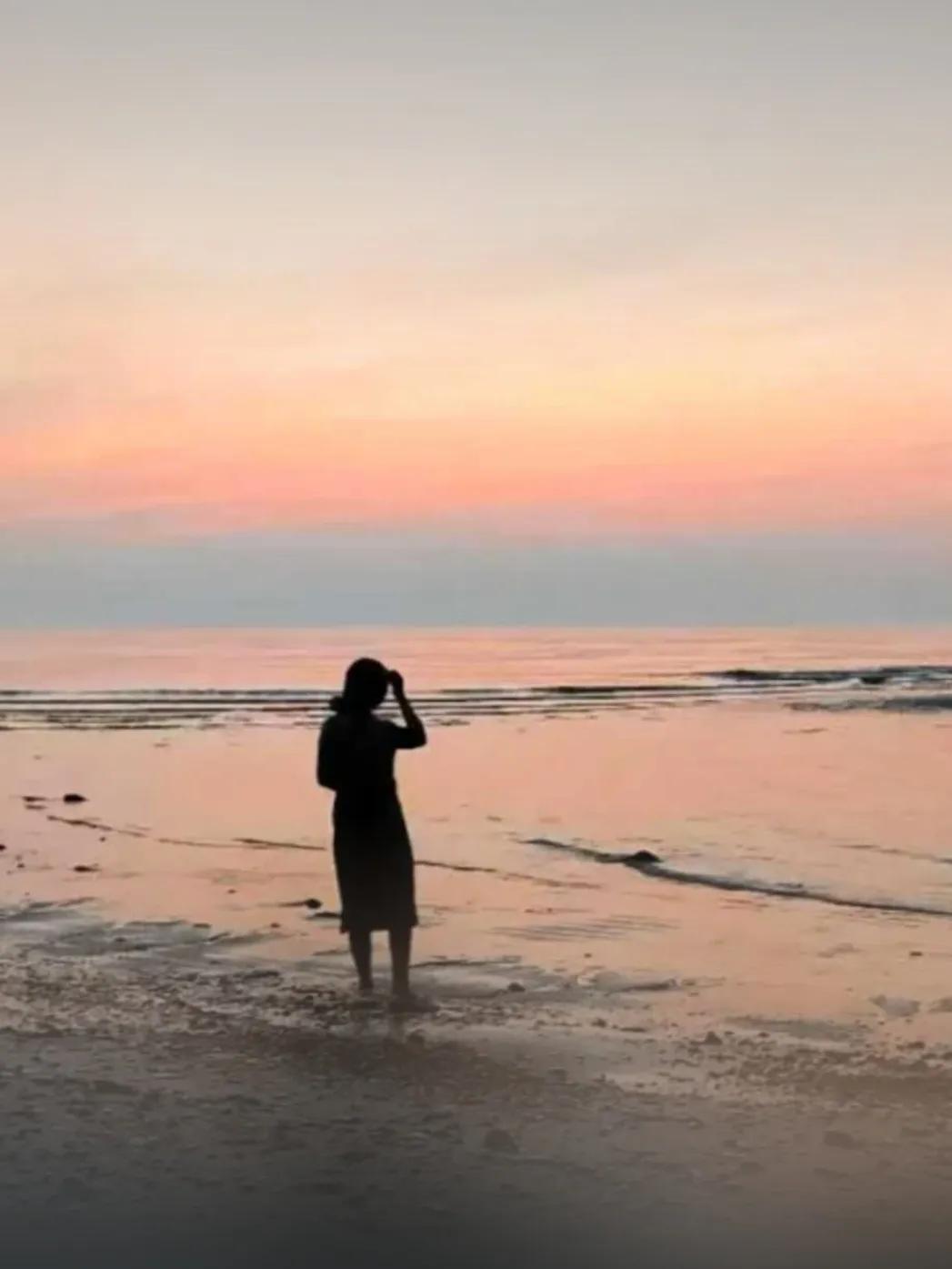 有一种哲学叫低调

1.地低成海，人低为王。尼采言：“一颗树要长的更高，接受更多