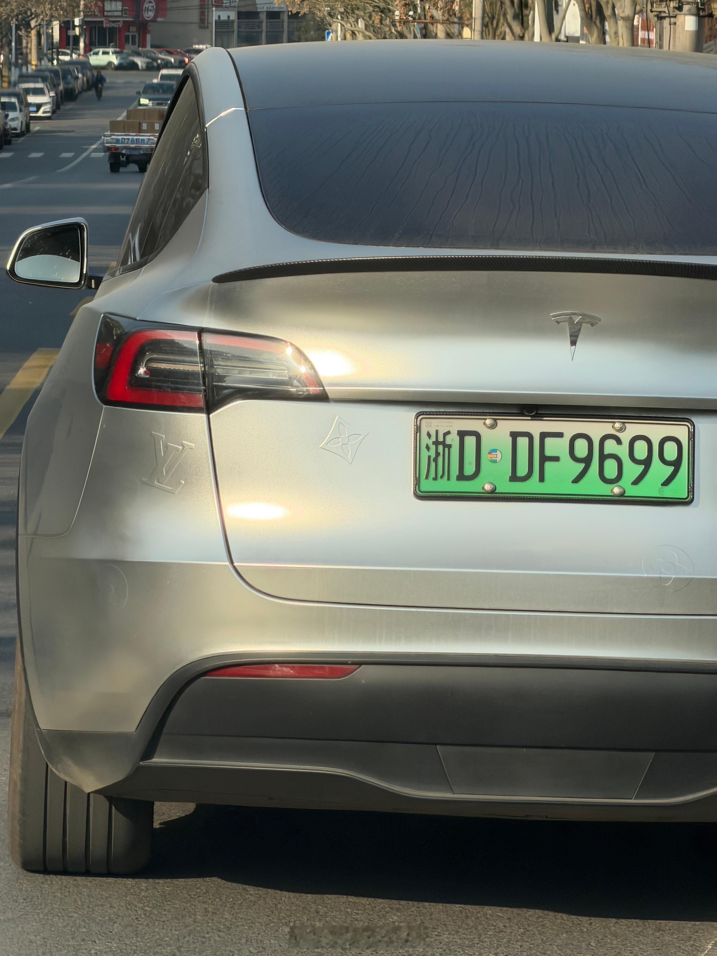 Tesla✖️LOUIS VUITTON 诸暨·体育公园