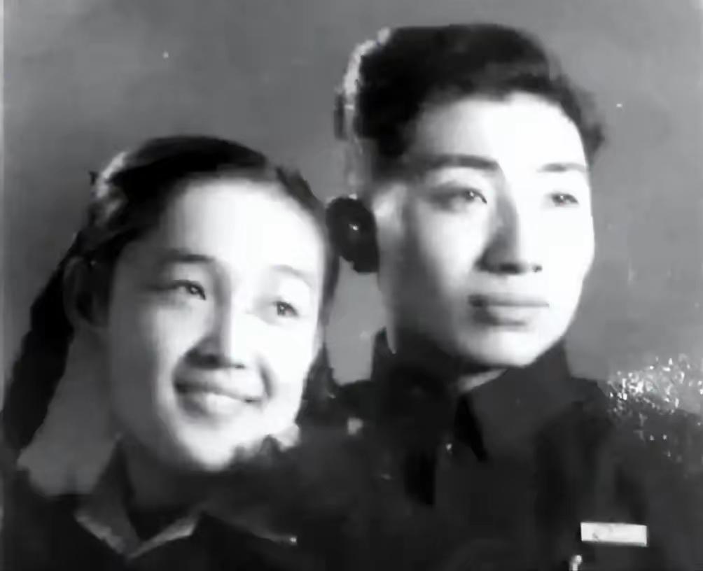 1950年9月，工程兵战士姜士民即将奔赴朝鲜战场。出发前几天，女友拦着他大哭：“