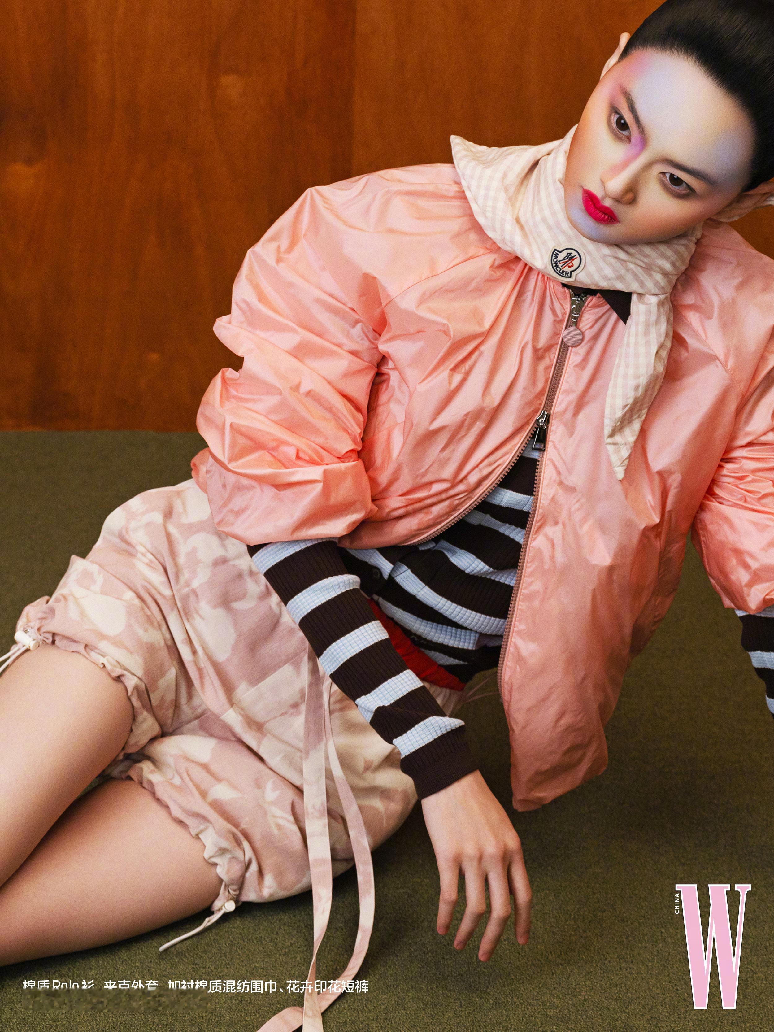 贺聪登上W中文版The Art Issue 电子刊封面，演绎「包豪斯女孩」主题大