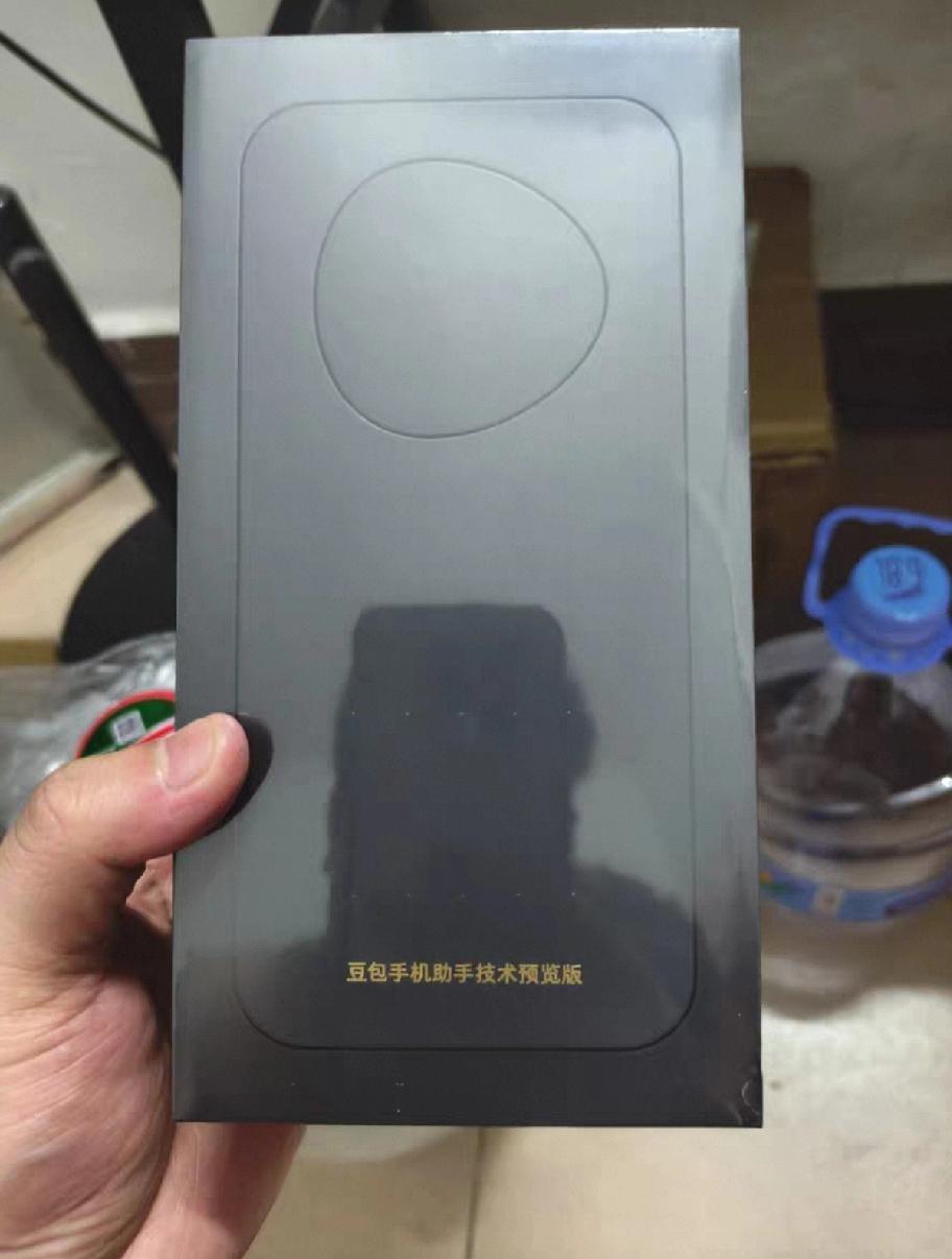 史上凉的最快的一款手机出现了？
豆包手机最尴尬的就是打着「AI原生手机」的旗号入