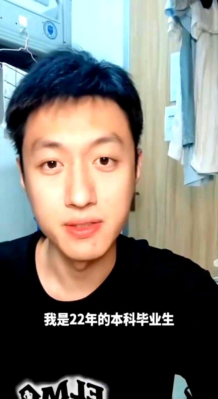 硕士毕业，连面试都没有

2025届的小赵把简历投出去三十份，只收到两条系统回复