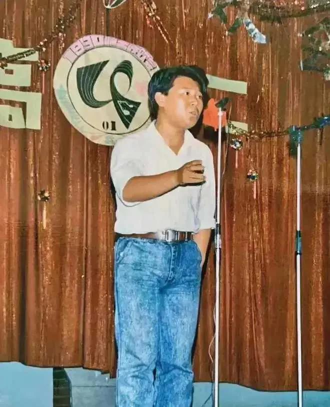 老郭烫头旧照，据说连他本人也没见过。