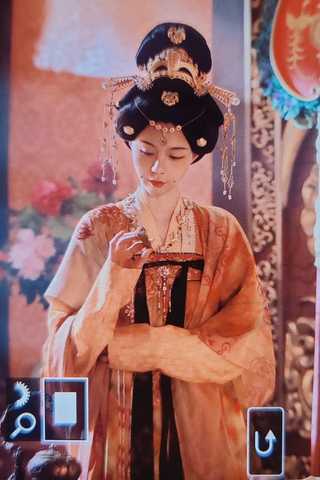 沈梦辰出演国色芳华  沈梦辰以惊艳唐装造型踏入《国色芳华》的世界。此次的角色皇甫