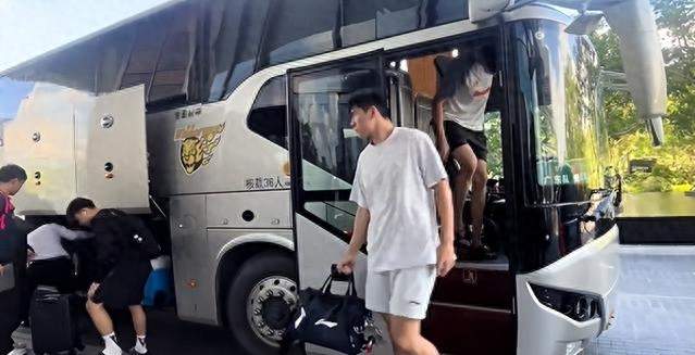 徐杰做东！广东队惠州聚餐，明晚战深圳