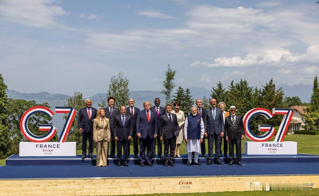 G7峰会合影细节曝光西方"亲疏密码"：特朗普亲自站位，莫迪被冷落暗藏国际博弈。在