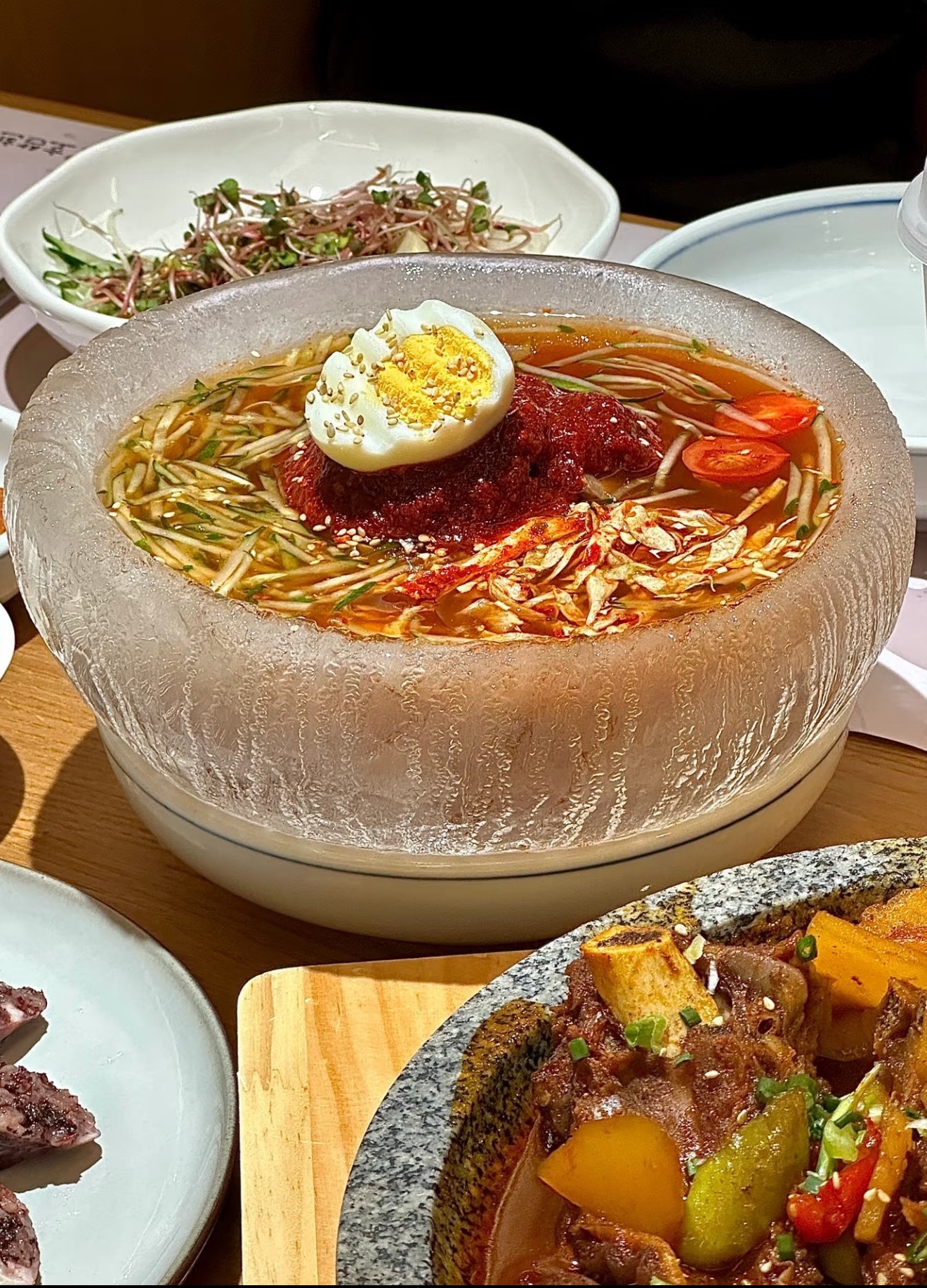 东北大冰箱营业了突然有点羡慕东北孩子！想吃东北大冰箱里制造的天然冰碗大冷面🍜 