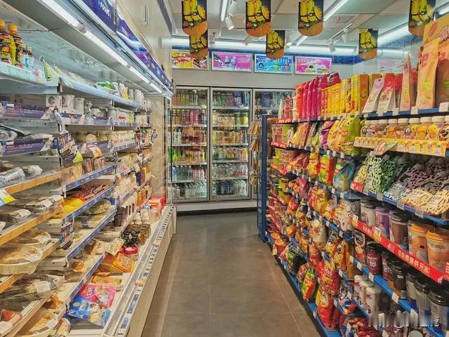 哎呀！街上那些零食店，低价可乐薯片原来是“钓鱼”的！

走在街上，是不是经常看到