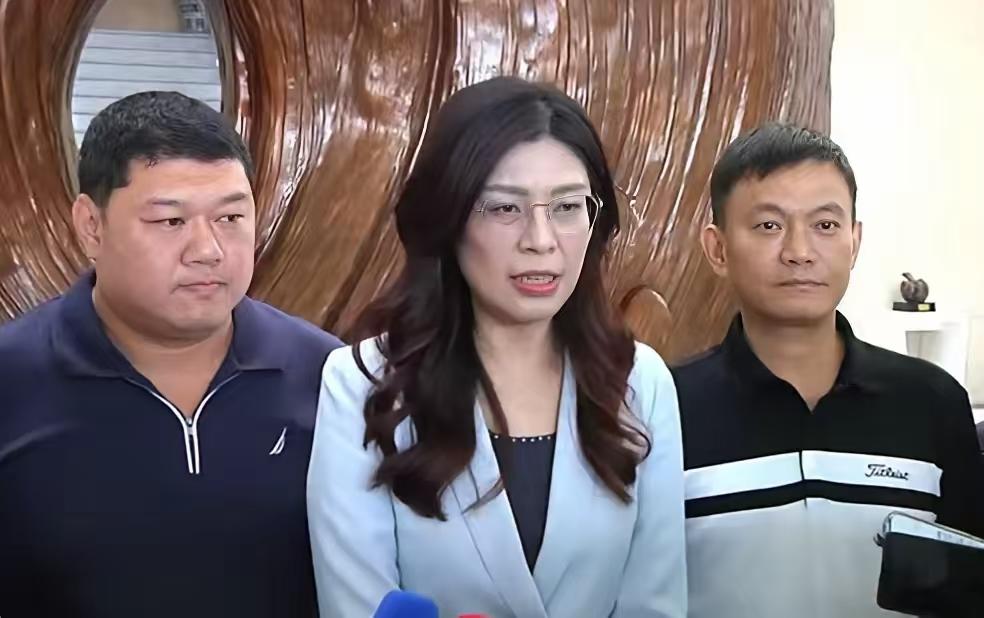 郑丽文表态了！针对朱立伦的总辞，郑丽文在接受采访的时候表示，她将朱立伟这一动作当