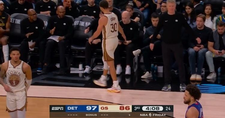 库里右膝酸痛， 退出末节的比赛！ 活塞vs勇士