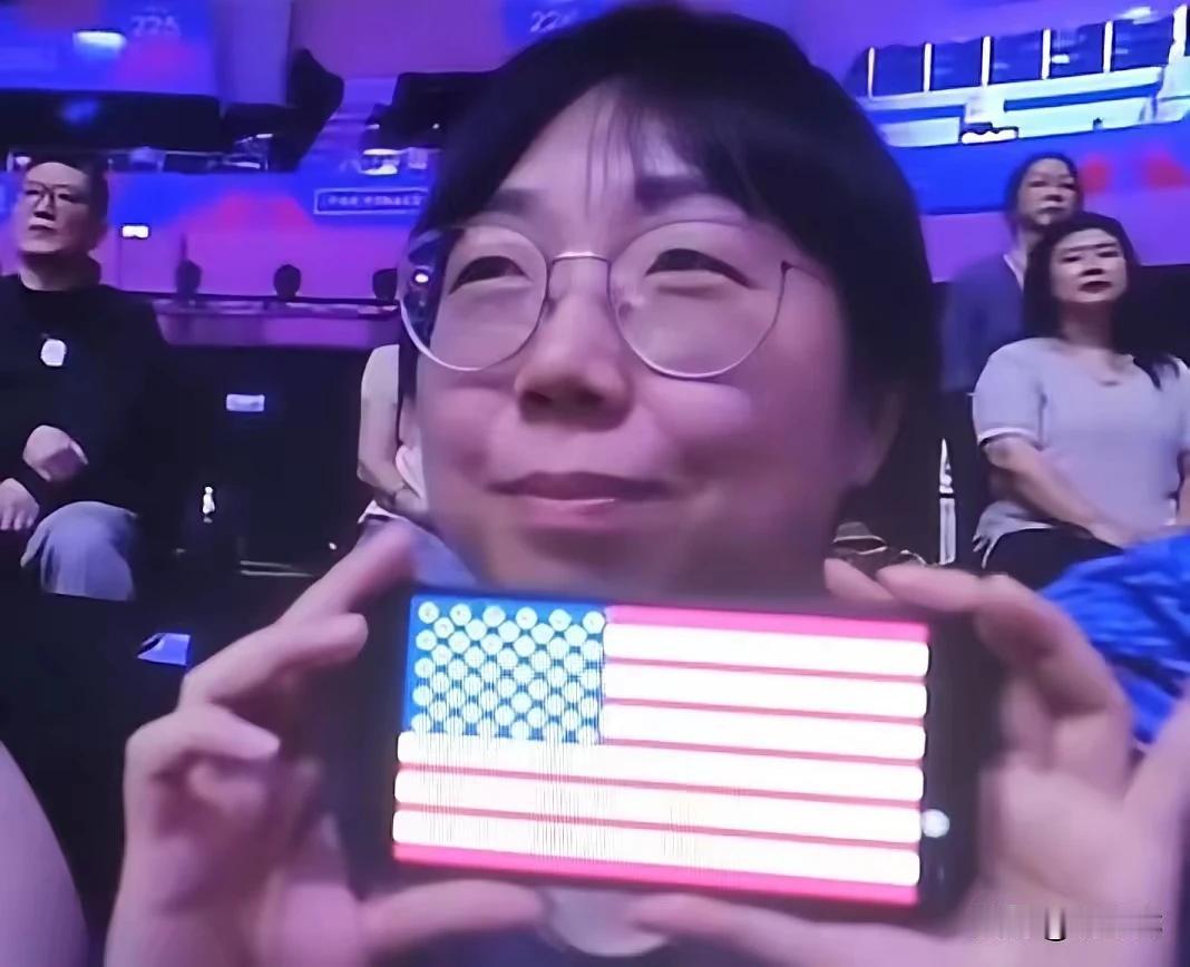 这是张什么脸？不要脸的脸，呕心你的脸，自己不尴尬，让他人尴尬去，深挖她。