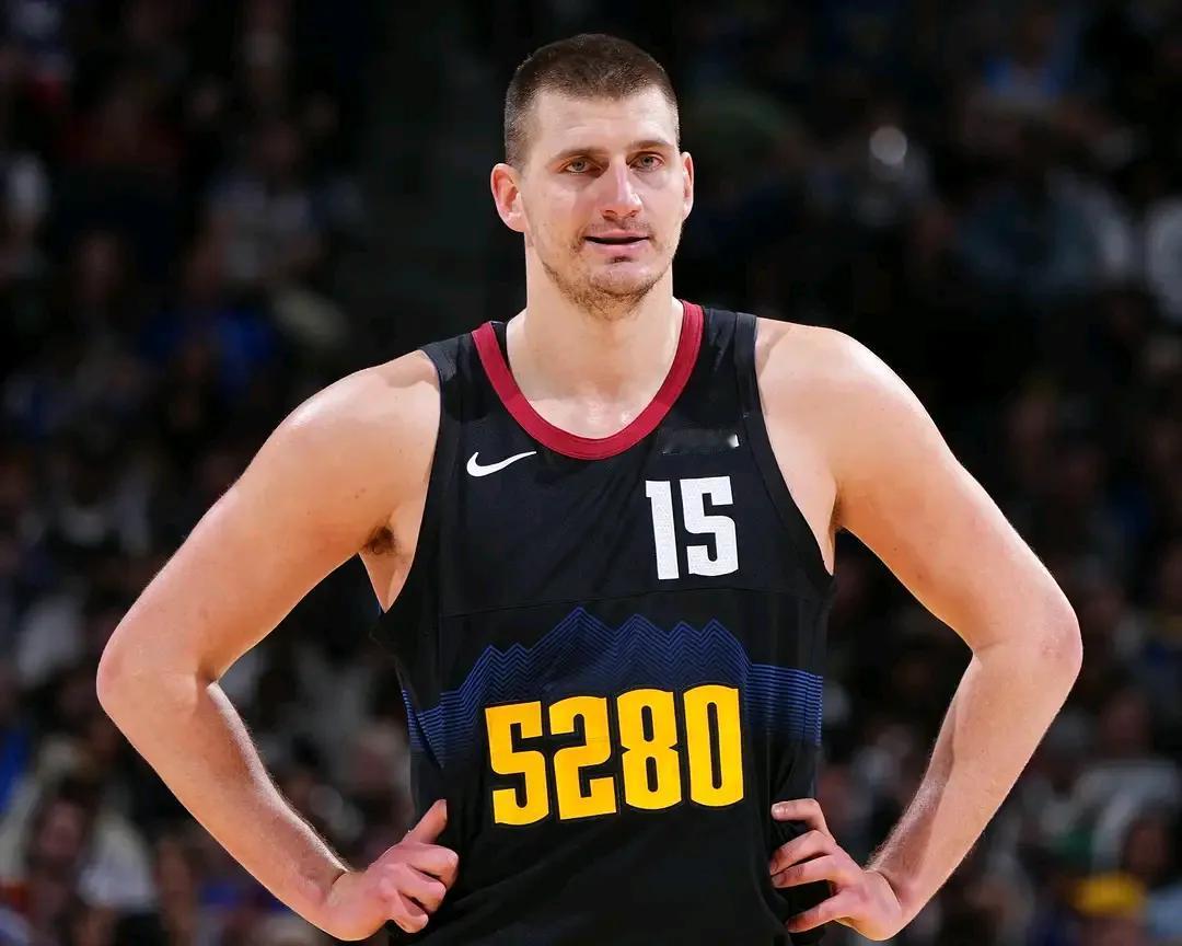 约老师还是猛，全力进攻的时候，森林狼防不住，压力到爱德华兹。
第一，约老师出场4