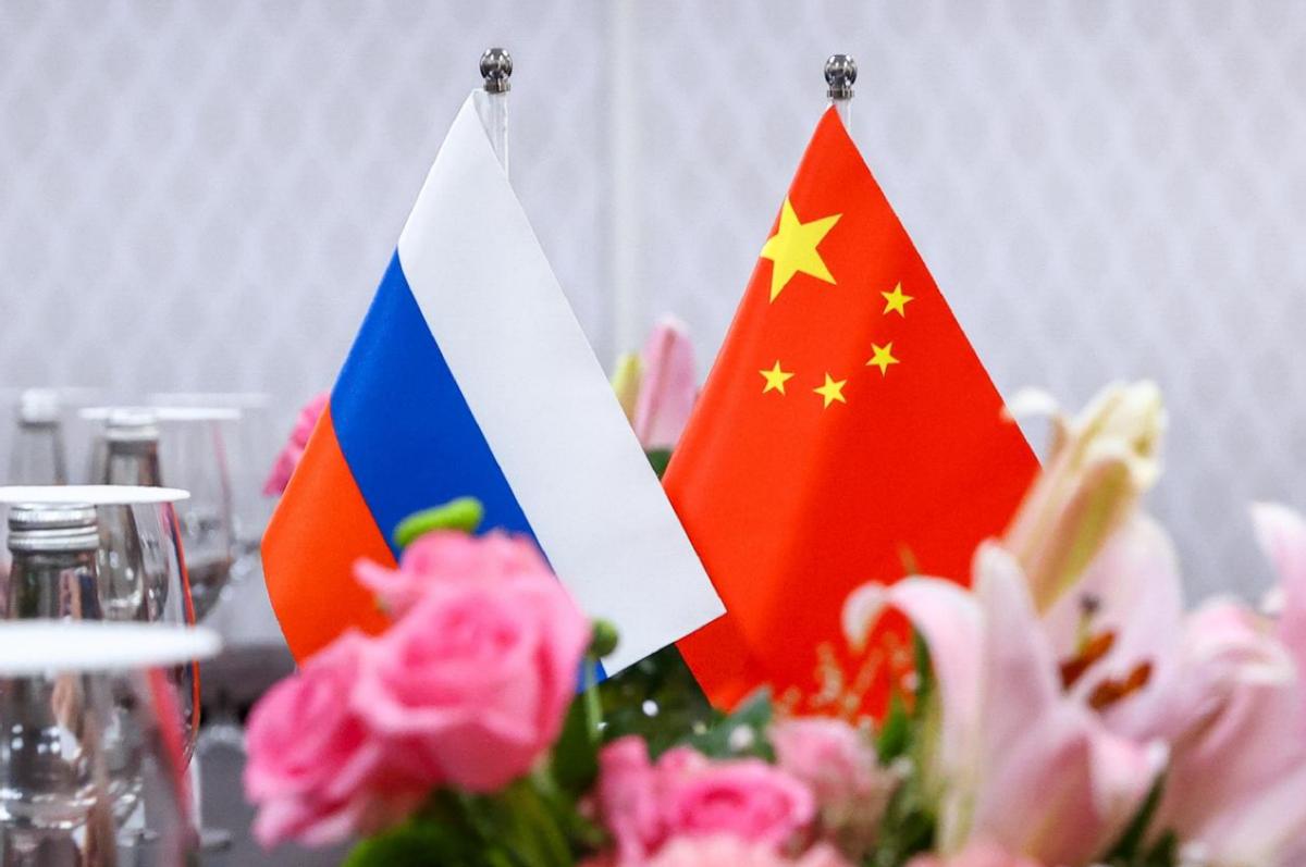 中俄一起施压日本，普京一刀砍向日本命脉！特朗普却在背后搞小动作。普京一招命中日方