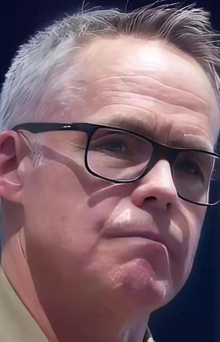 在美国还在与伊朗对峙的时候，却是没想到美国直接一改目标，公开对中国发难，而隐藏在