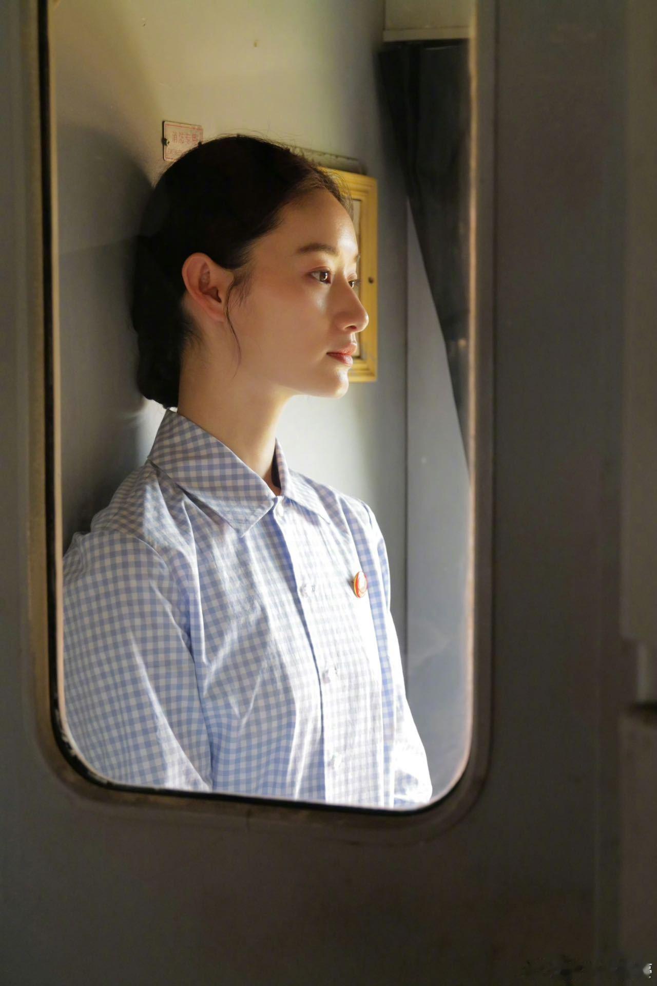 郭晓婷方穆静人设 方穆静这种角色最怕演成“高冷模板”，但给了她温度。清冷有分寸，